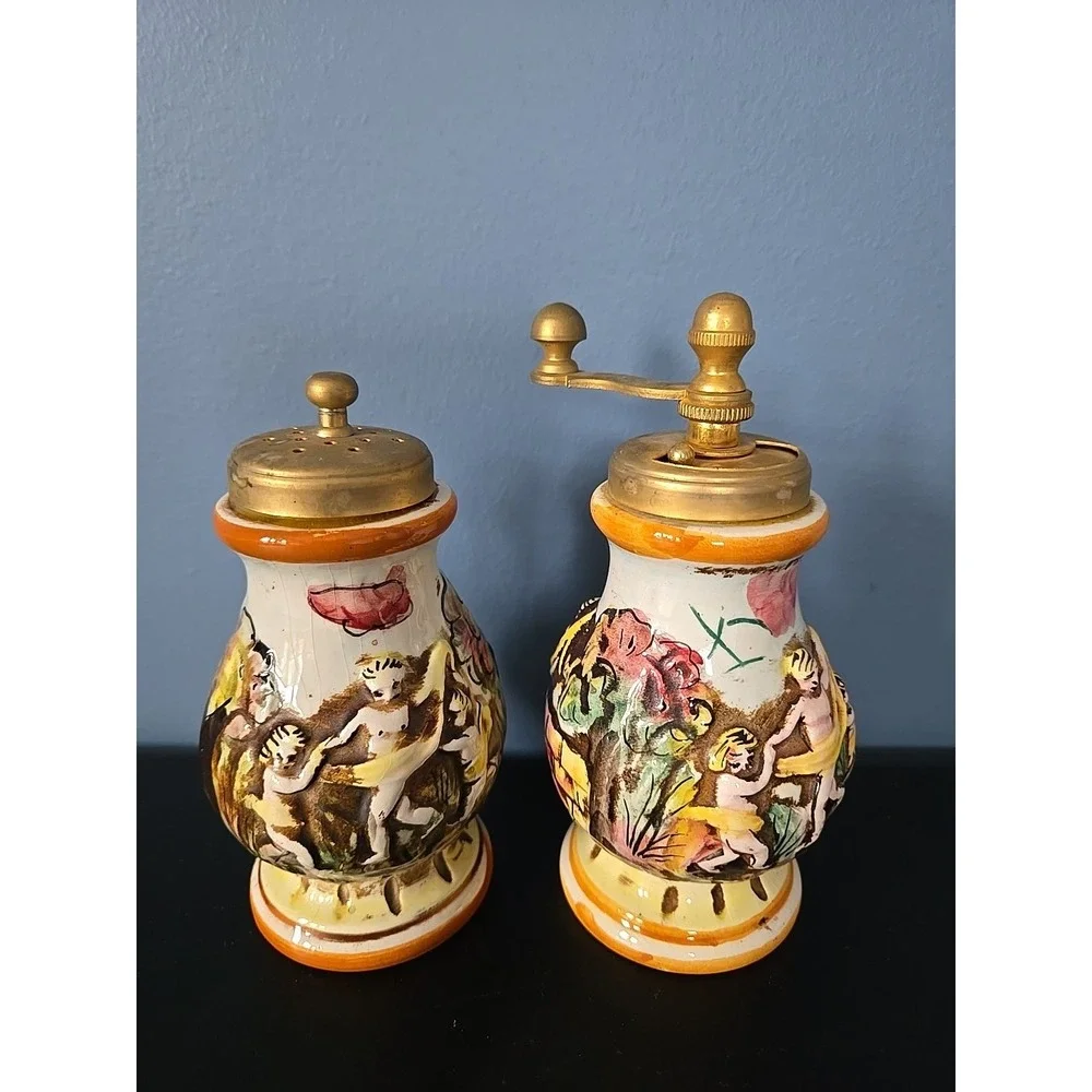 Capodimonte Porcelain Salt Shaker Pepper Mill Cherubs‎ Angels Italy Vintage